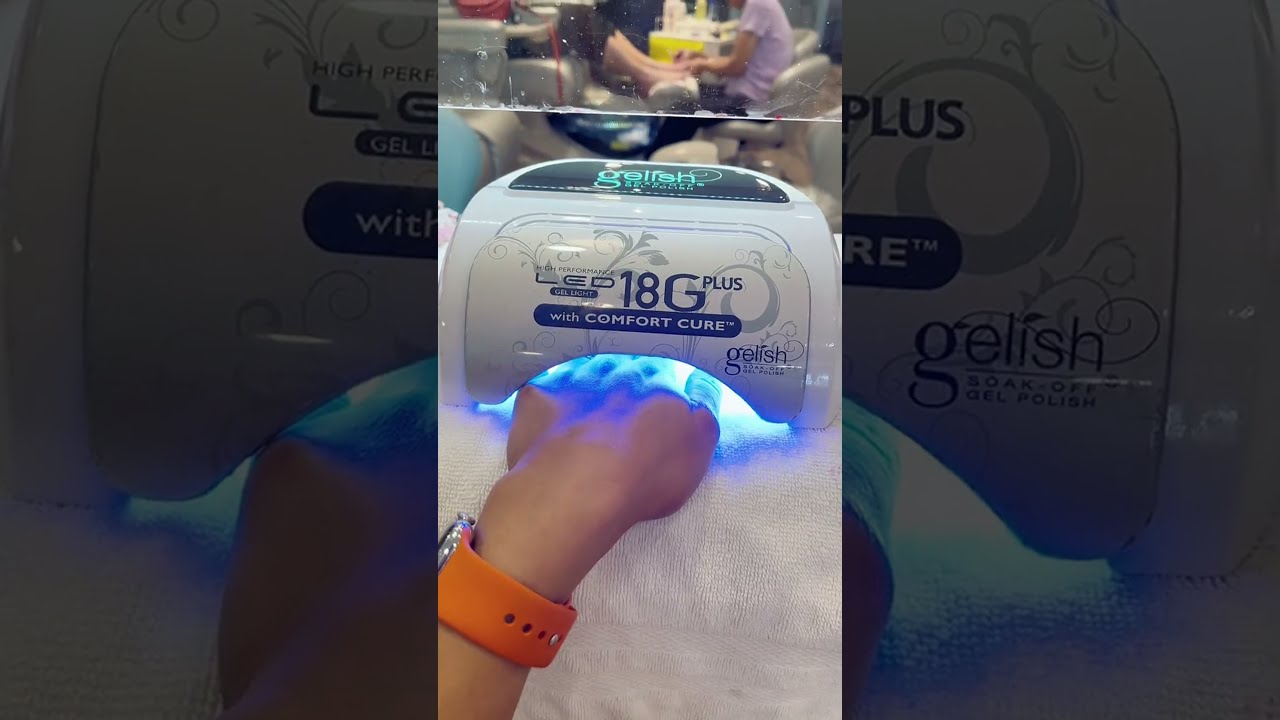 Edgy chrome nails inspo 