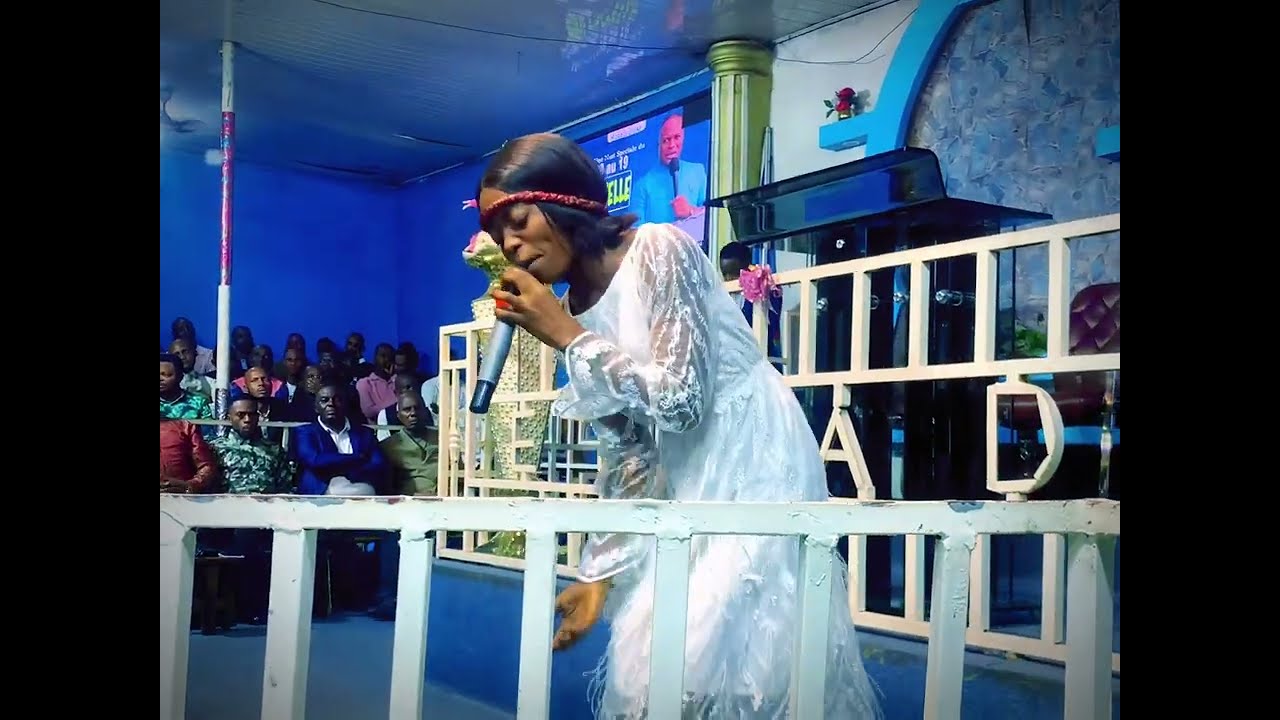 💥😍😍🙌SR KETSIA MBUYI interprète la chanson MUNGANGA😲 wow Quelle grâce !! magnifique !! Suivez svp