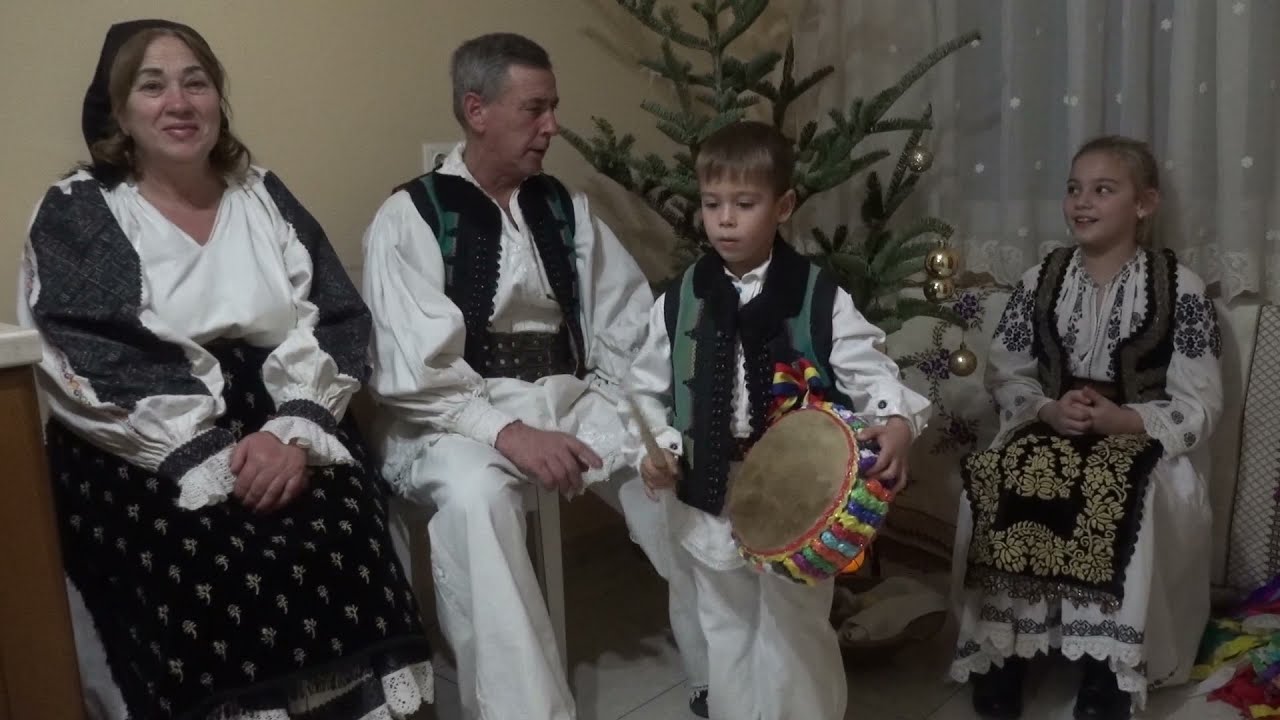 Andrei Ploscariu , pastrator al traditiilor din Tara Fagetului (5 ani)