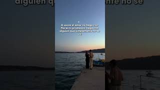 A veces el amor llega sin flores… pero se queda | Frases de amor verdadero screenshot 1
