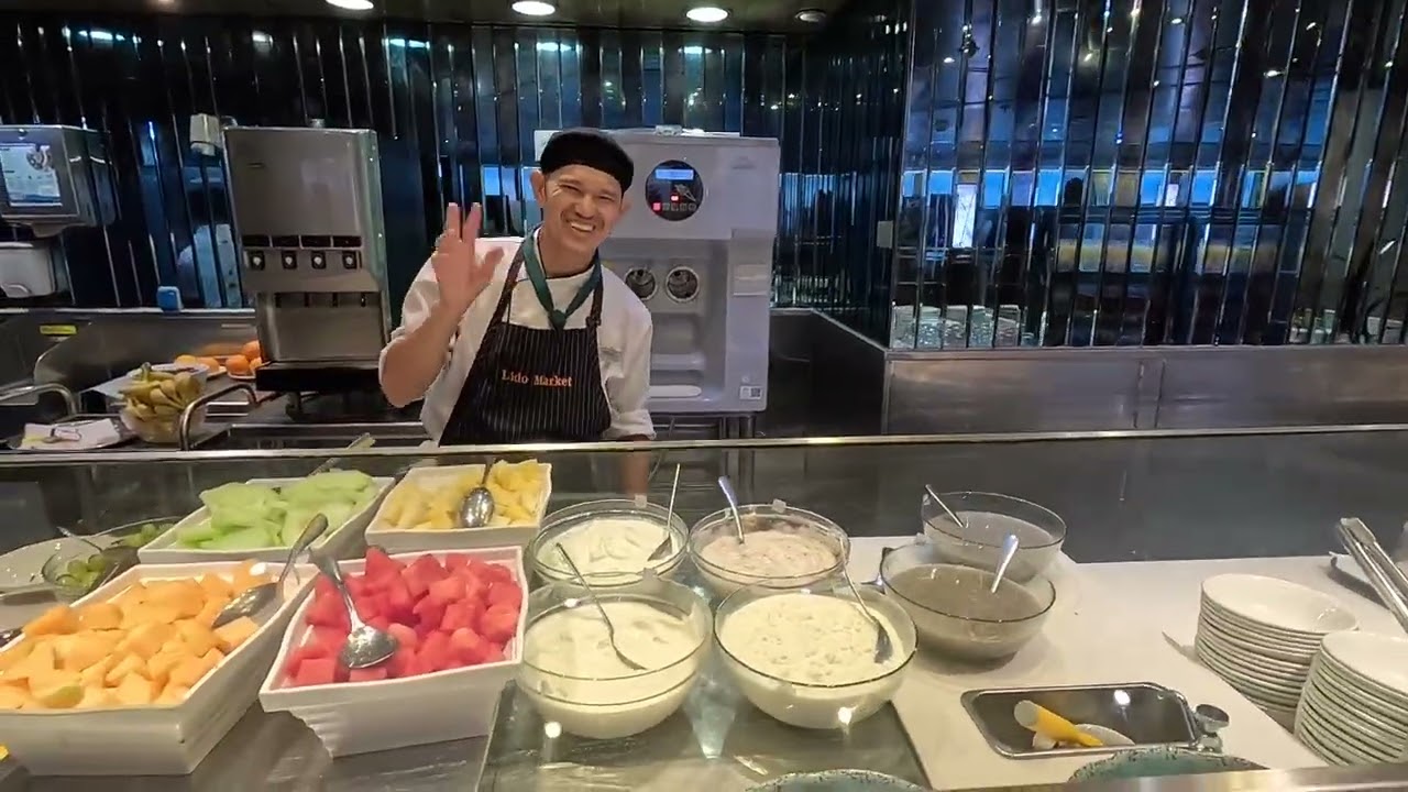 Голландия Америка Зейдердам Завтрак «шведский стол» на рынке Лидо