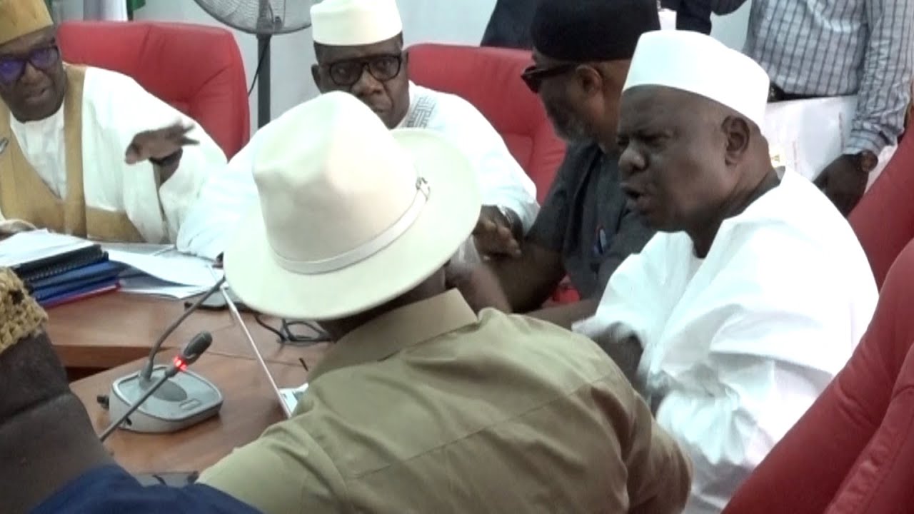 Драма Ндуме Ошиомхоле: Драка во время показа фильма «Ты ничего не знаешь» Рено Омокри