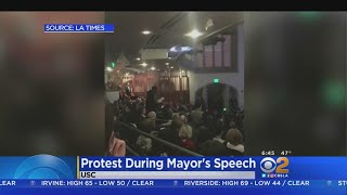 Eric Garcetti Shouted Down At Event To The Tune Of 'Santa Claus Is Coming To Town'