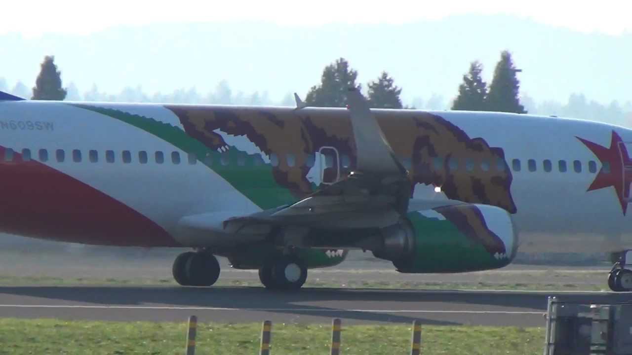 airbus a220 Southwest Airlines California One N609SW 737-300 Takeoff Portland Airport (PDX)