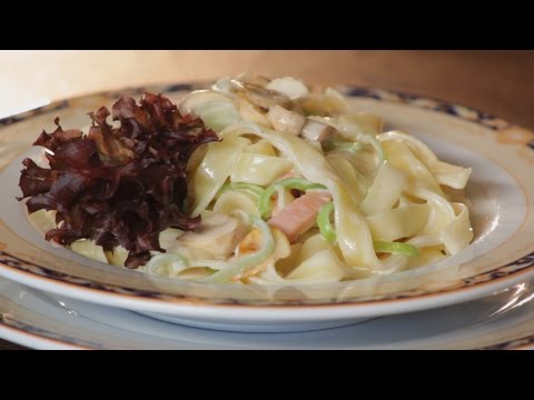Видео рецепт Паста с ветчиной и грибами