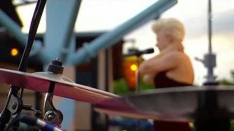 Robyn - Dancing On My Own