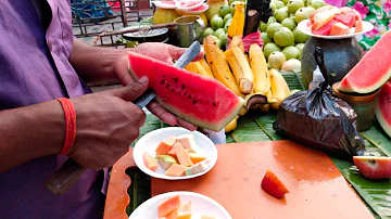 Roadside Fresh Fruit Salad | Mixed Fruit Chaat on Streets of Kolkata | Indian Street Food