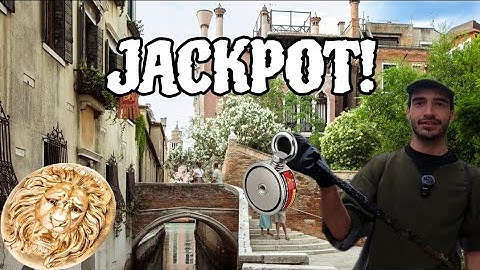 LET'S DO MAGNET FISHING IN VENICE | WHAT WE FIND IN THE CANALS NEAR THE GUGGENHEIM IS INSANE