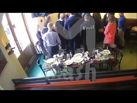 Кокорин и Мамаев избивают чиновника  в московской “Кофемании”. Драка Кокорина и Мамаева с чиновником