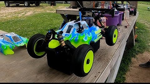 Team Associated RC8B3.2 First Laps