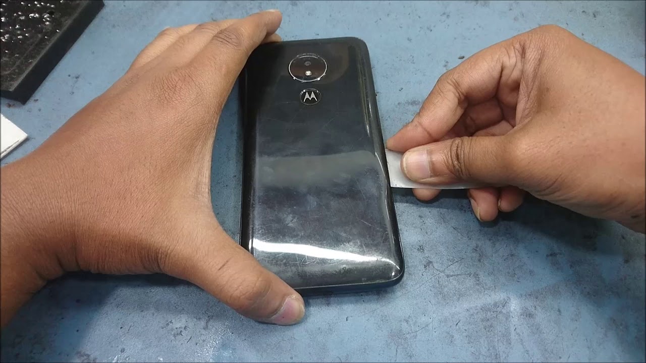 How To Take The Back Off Of A Motorola G7