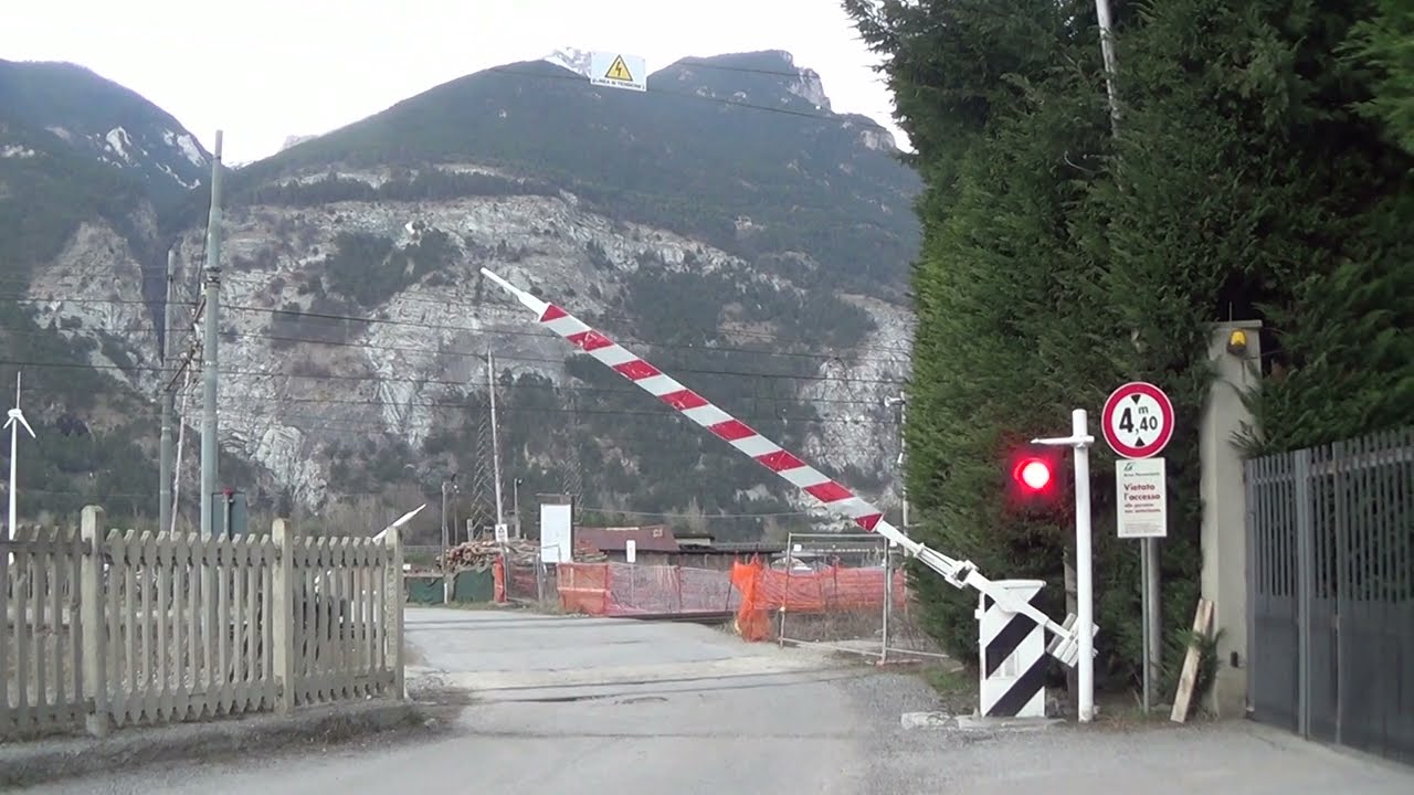 Passaggio a livello di via San Lorenzo - Oulx (TO) / Level Crossing / Spoorwegovergang