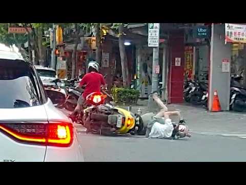 [Car Accident Video] No one looked (2026.09.30, Taipei, Wenshan District, Muxin Rd & Hengguang St)
