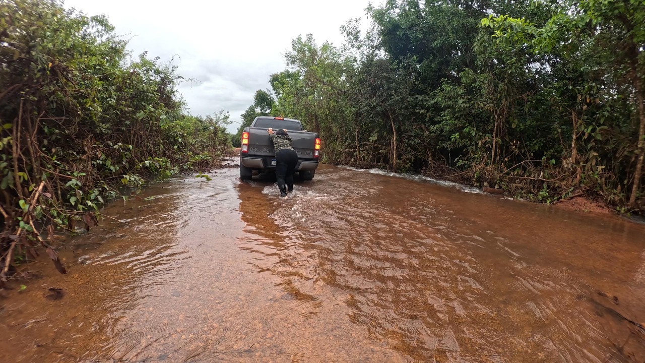 ESTÁ FICANDO QUASE IMPOSSÍVEL ANDAR POR AQUI