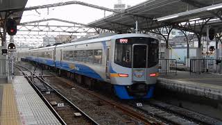 和歌山市駅を発車する特急サザン