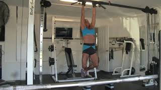 Bodybuilding Champion Marie Raia does 20 pullups at the age of 59