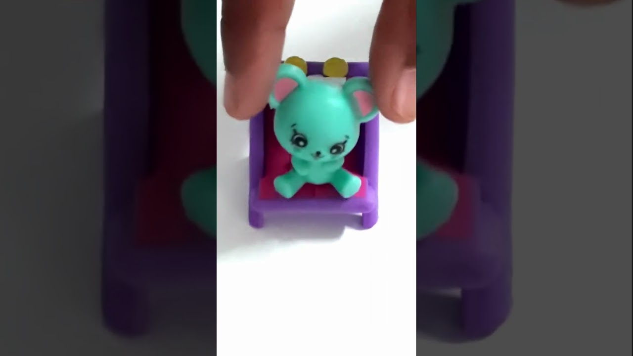 Shopkins Surprise  Rainbow Beach  Happy Places..1 little pet+1 petkin accessory..