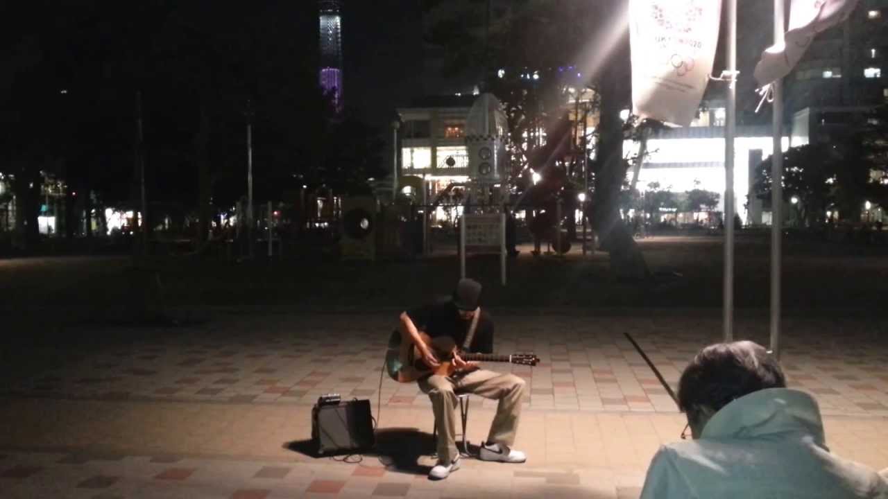 Guitarist virtuoso playing in a Tokyo park (MASKROID)