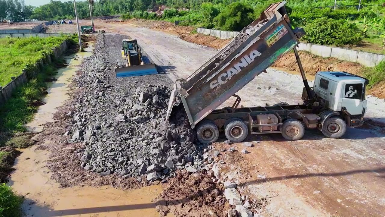 Industrial Site Prep: SHANTUI C3 Dozer Precision Grading & SCANIA 25-Ton Tipper Rock Placement