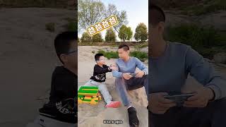 Baba Ve Çocuğun Oyuncak Kavgası