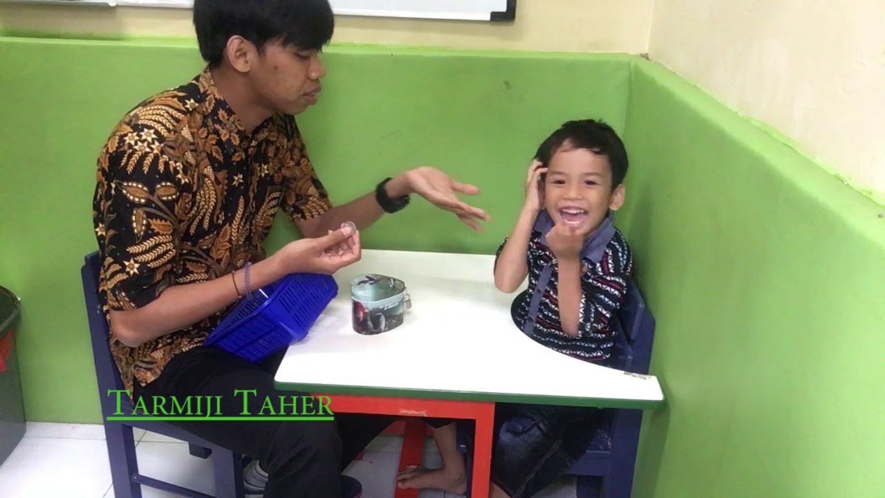 Okupasi Terapi #8 latihan komunikasi, kontak mata serta motorik halus lewat aktifitas sederhana.