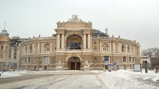 Последствия снегопада в Одессе(В Одессе после вчерашней метели, основные дороги расчищены хорошо, маршрутки ходят редко, а второстепенные..., 2017-01-07T13:18:59.000Z)