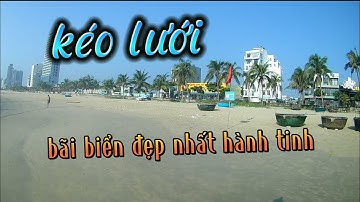 kéo lưới ở bãi biển Mỹ Khê Đà Nẵng .bãi biển đẹp nhất hành tinh