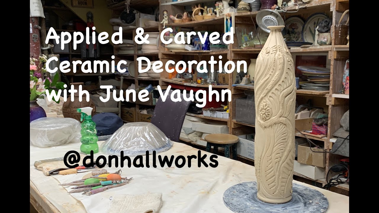 Декоративное и резное оформление керамики с участием Джун Воган.