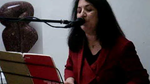 Carmelina Impellizzeri sings for Casa Italia
