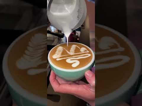 咖啡拉花：山水 #LatteArt #Barista #Coffee #Caffeine #Canada #Vancouver #Burnaby