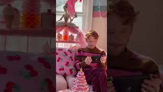 My new favorite video game! Do you play? 💖✨ #maximalism #gaming #disney #dreamlightvalley #diy