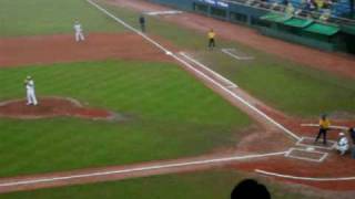 20100418新莊棒球場 (1).AVI