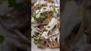 Spaghetti integrali con funghi e stracciatella