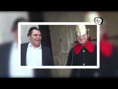 Guy makes Royal Guard Laugh at Buckingham palace 🔥|| Queen's Royal Guard laugh out || Funny video 🥰🥰