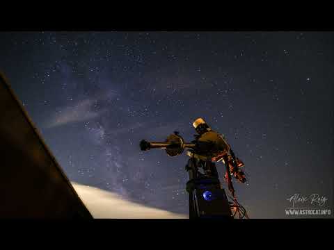 Milky way over Astrocat Observatory