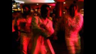 Meri Neend Udgayi Hai [Full Song] Kiss Kis Ko