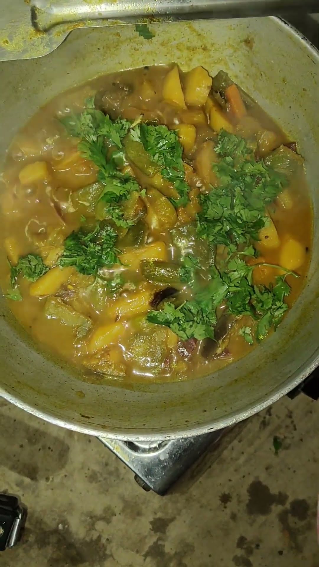 👩‍🦱মায়ের হাতের রান্না🍳 - ShareChat