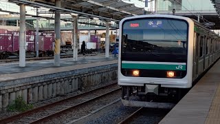 【528M】E501系K704編成が普通列車水戸行として日立駅を発車したあと違うE501系が日立駅に到着して発車するシーン