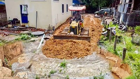 NICELY! Start Project Landfill by Skill Driver Dozer KOMATSU D20P Pushing &5T Trucks Unloading soil.
