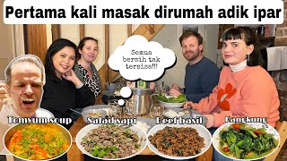 PERTAMA KALI MASAK DI RUMAH ADIK IPAR || SEMUA BERSIH TAK TERSISA screenshot 5