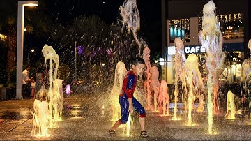 Vui chơi vòi phun nước có chiếu đèn tại Vincom Landmark 81