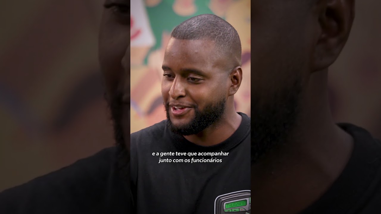 Brasileiro fica trancado no mercado durante jogo do Brasil! 😂⚽