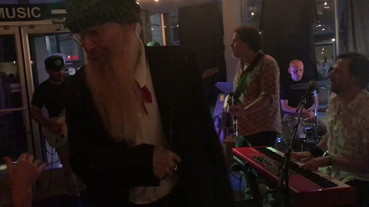 Joe Bonamassa joins Guthrie Trapp at Kitchen Downt...