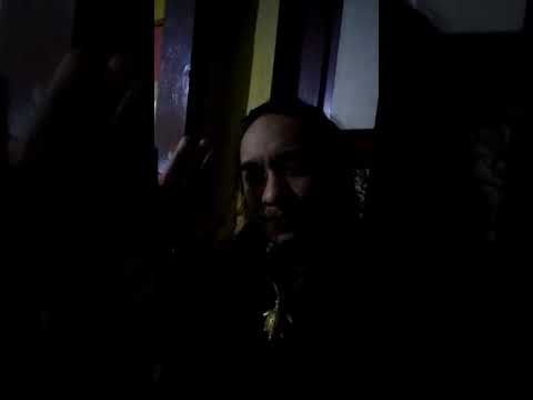 lelaki misteri memakai