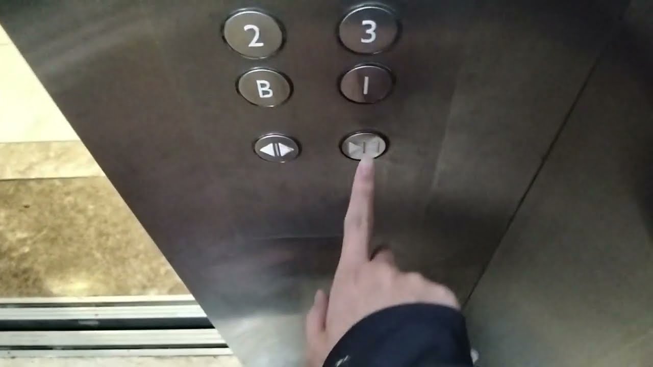 Louis マンションのエレベーター