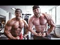 51Jähriger BodyBuilder zieht mich im Bankdrücken  ab?!