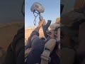 أحد المقاتلين الأبطال في السويداء وهو يستهزئ بقناص العدو دون أي خوف أو هلع أحد المقاتلين الأبطال في السويداء وهو يستهزئ بقناص العدو دون أي خوف أو هلع