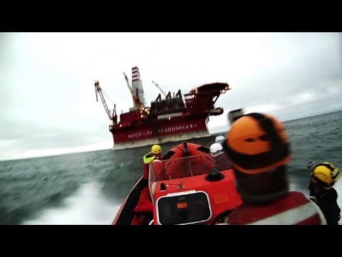 Video: Pse Aktivistët E Greenpeace Kapën Platformën E Shpimit Të Gazprom?