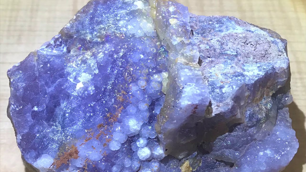 Поиск флюорита на месторождении Смолл Фрай, округ Рио-Арриба, штат Нью-Мексико.