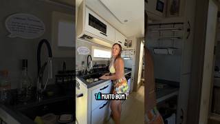 Um pouco do nosso dia morando na praia! #motorhome #nomades #liberdade